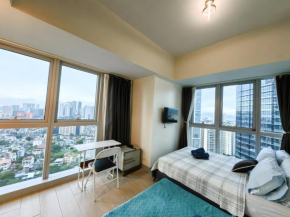 2BR in Uptown Parksuites BGC with balcony and bathtub